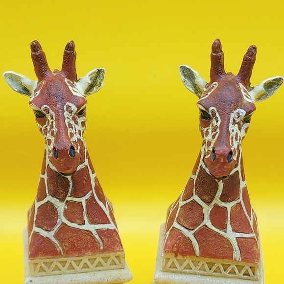 2 Wild Animals of Africa Giraffes White Chess Replacement Pieces Ben Homer 2002 - Picture 3 of 8